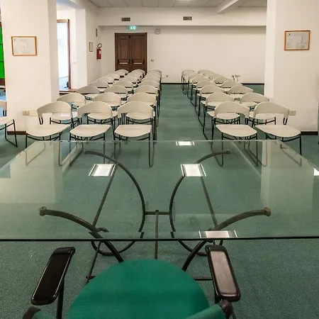 美尼古尼斯别墅酒店 酒店