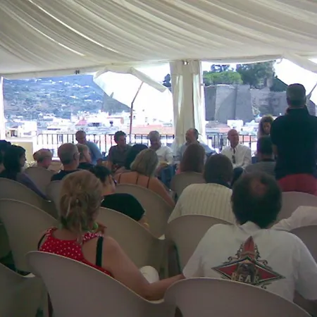 Meligunis 4* ליפארי